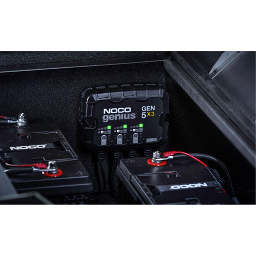 Chargeur de batterie embarqu&eacute; &agrave; 3 sorties de 15 amp&egrave;res Gen5X3 Genius Par Equipment