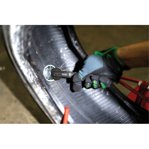 Outil robuste de roulage pour r&eacute;paration de pneus avec roulette &agrave; patch en acier Par Equipment