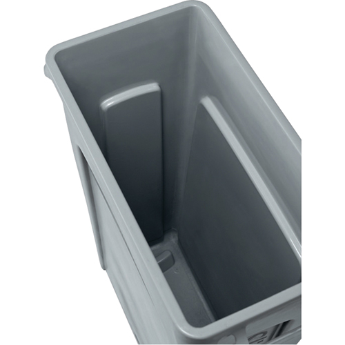Contenants Slim Jim a/canaux de ventilation, Plastique, 23 gal. US Par Equipment