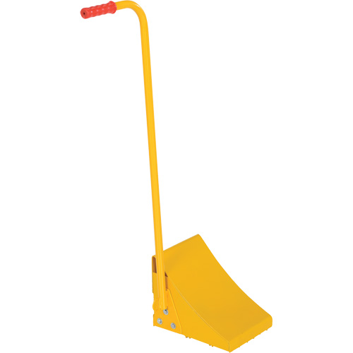 Cale de roue avec poign&eacute;e ergonomique, Acier, Jaune, 8" la x 10-3/4" p x 9-1/8" h Par Equipment