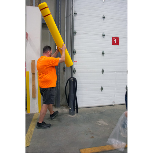 Capuchon en poly&eacute;thyl&egrave;ne pour borne de protection, 6-5/8" dia. x 52" l, Rouge/Jaune Par Equipment