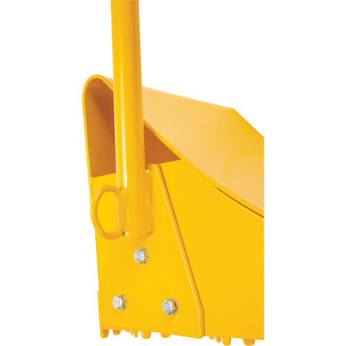 Cale de roue pour la glace avec poign&eacute;e ergonomique, Acier, Jaune, 8-1/16" la x 10-5/8" p x 8-13/16" h Par Equipment