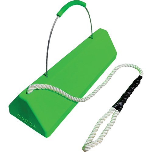 Cale de roue pour avion Checkers Safety SafeRay avec poign&eacute;e &agrave; c&acirc;ble avec cordage en boucle, Ur&eacute;thane, Vert fluorescent, 24" la x 8" p x 6" h Par Equipment