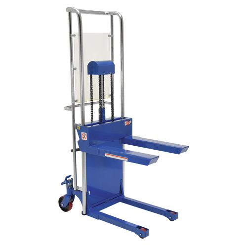Gerbeur Hefti-Lift, M&eacute;canisme Pompe au pied, Capacit&eacute; de 880 lb, Levage max de 59" Par Equipment