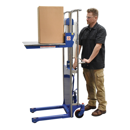 Gerbeur Hefti-Lift, M&eacute;canisme Pompe au pied, Capacit&eacute; de 880 lb, Levage max de 59" Par Equipment
