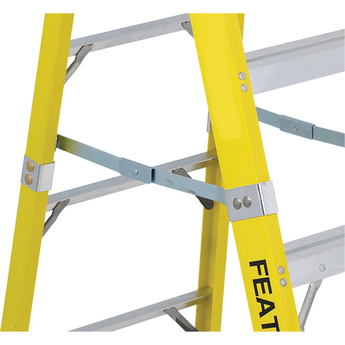 Industrial Heavy-Duty Stepladders (6400 Series), 4', Fibreglass, 300 lbs. Capacity, Type 1A Par Equipment