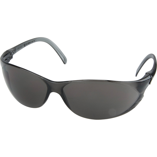Lunettes de s&eacute;curit&eacute; s&eacute;rie Twister, Lentille Grise/fum&eacute;e, Anti-&eacute;gratignures, ANSI Z87+/R&eacute;pond ou surpasse la norme CSA Z94.3 Par Equipment