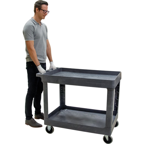 Chariot utilitaire pour l'entretien, 2 tiers, 24-5/8" x 32-1/2" x 40", Capacit&eacute; 550 lb Par Equipment