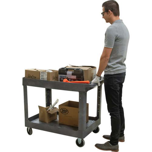 Chariot utilitaire pour l'entretien, 2 tiers, 24-5/8" x 32-1/2" x 40", Capacit&eacute; 550 lb Par Equipment