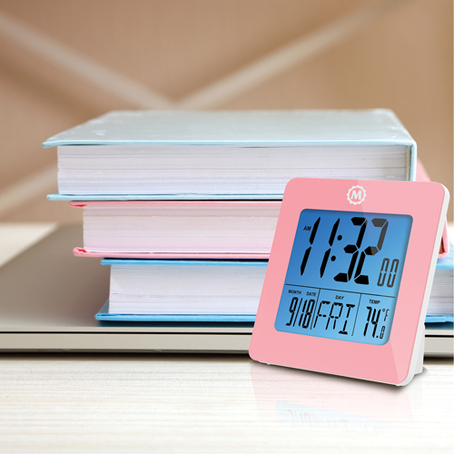 Horloge de bureau, Num&eacute;rique, &agrave; piles, 3,6" la x 1,5" p x 3,6" h, Rose Par Equipment