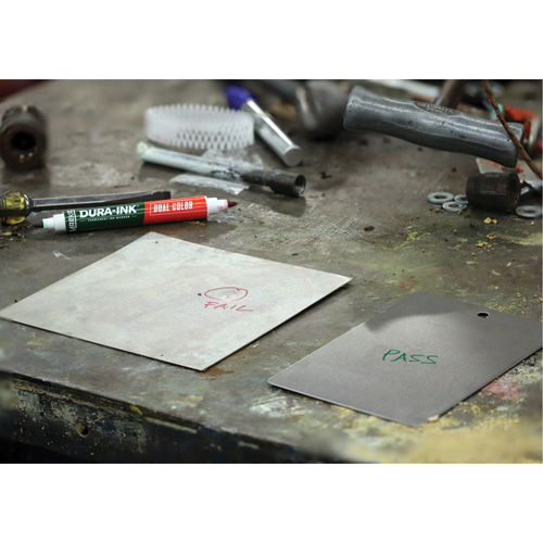 Marqueur &agrave; encre permanente et double couleur Markal Dura-Ink, Vert/Rouge, Pointe Ronde Par Equipment