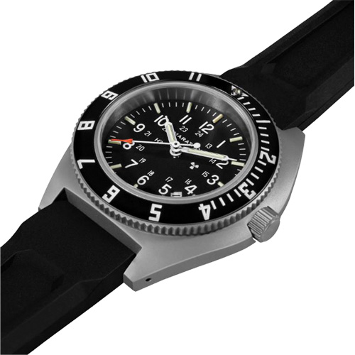 Steel Navigator with Date on Black 3-Piece Rubber Strap Kit, Digital, Battery Operated, 41 mm, Black Par Equipment