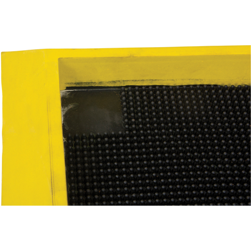 Tapis pour l'assainissement des chaussures, Caoutchouc, 2-2/3' la x 3-1/4' lo x 2-1/2" &eacute;pais, Jaune Par Equipment