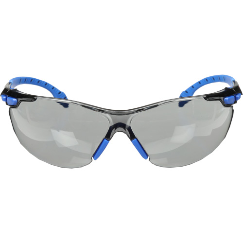 Lunettes de s&eacute;curit&eacute; Solus avec lentilles Scotchgard, Lentille Grise/fum&eacute;e, Antibu&eacute;e, R&eacute;pond ou surpasse la norme CSA Z94.3 Par Equipment