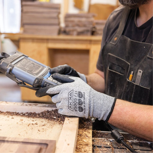 Gants r&eacute;sistants aux coupures, Taille Petit/7, Calibre 10, Rev&ecirc;tement Mousse de nitrile, Enveloppe en Dyneema, ASTM ANSI niveau A3/EN 388 niveau C Par Equipment