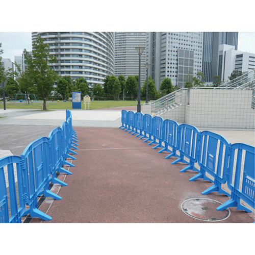 Minit Barricade, Interlocking, 49" L x 39" H, Yellow Par Equipment