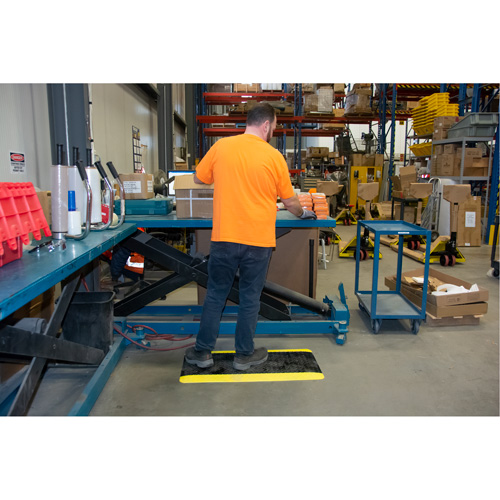 Tapis antifatigue, Losange, 1-2/3' x 3-1/4' x 3/4", Noir/Jaune, Polyur&eacute;thane Par Equipment