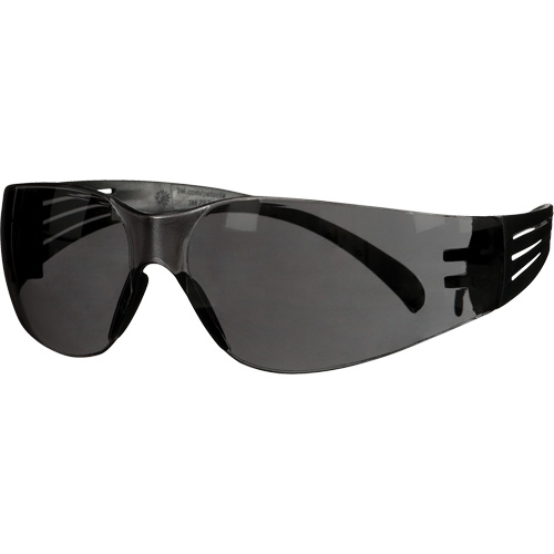 Lunettes de protection de s&eacute;rie 100 SecureFit, Lentille Gris, Antibu&eacute;e/Anti-&eacute;gratignures, ANSI Z87+/R&eacute;pond ou surpasse la norme CSA Z94.3 Par Equipment