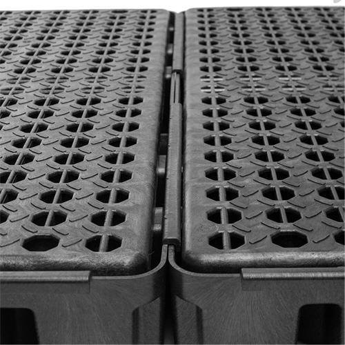 Palette de confinement des d&eacute;versements &agrave; profil bas Black Diamond, Capacit&eacute; de d&eacute;versement 25.5 gal. US, 49" x 24" x 6,5" Par Equipment