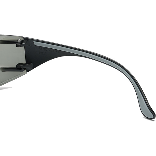Lunettes de s&eacute;curit&eacute; Adapt Lite, Lentille Fum&eacute;e, Antibu&eacute;e/Anti-&eacute;gratignures, ANSI Z87+/R&eacute;pond ou surpasse la norme CSA Z94.3 Par Equipment