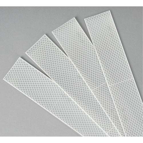 3M Scotchlite Diamond Grade mat&eacute;riau de perceptibilit&eacute; S&eacute;rie 983, 2" la x 12" lo, Blanc Par Equipment
