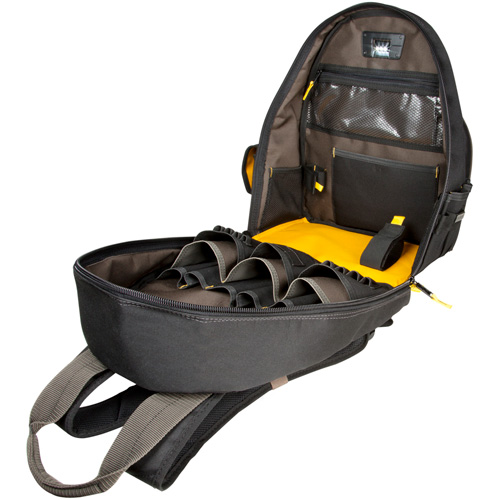 Sacs &agrave; dos pour outils Techgear &agrave; 53 pochettes, 16" lo x 13-1/4" la, Noir, Polyester Par Equipment