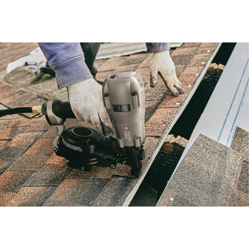 Cloueuse pneumatique &agrave; rouleau 15° pour toiture Par Equipment