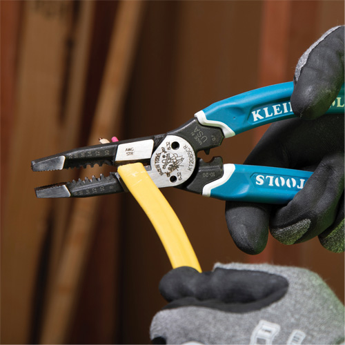 Outil polyvalent Klein-Kurve pour d&eacute;nuder, couper et sertir les fils, 8-1/4" lo, 8 - 20 AWG Par Equipment