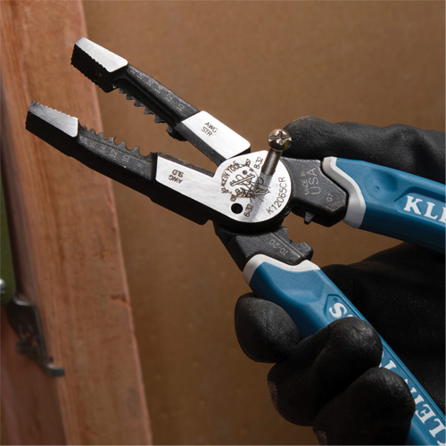 Outil polyvalent Klein-Kurve pour d&eacute;nuder, couper et sertir les fils, 8-1/4" lo, 8 - 20 AWG Par Equipment