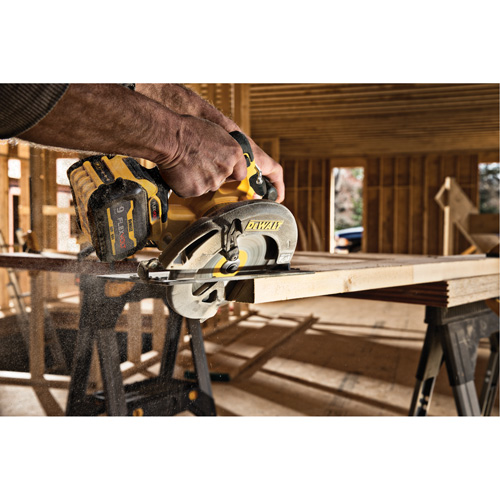 FlexVolt&reg; Max Brushless Circular Saw with Electric Brake (Tool Only), 7-1/4", 60 V Par Equipment