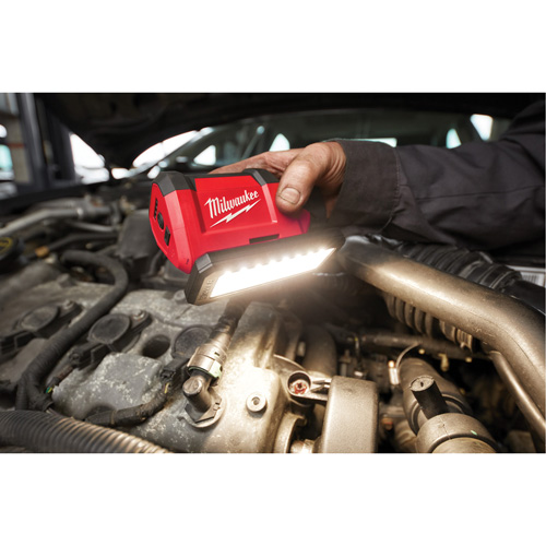 Projecteur &agrave; faisceau large pour entretien et r&eacute;paration avec chargeur USB M12 Rover, DEL, 700 lumens Par Equipment