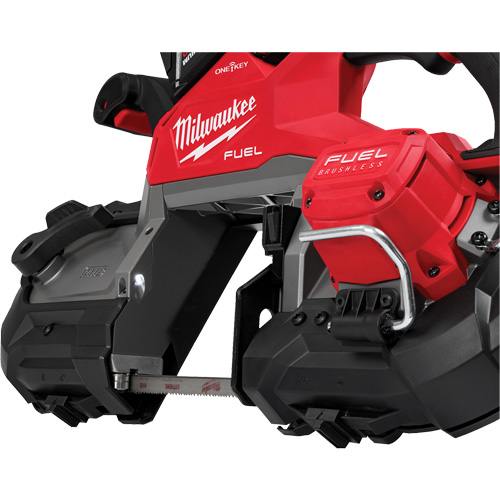 Scie &agrave; ruban &agrave; deux g&acirc;chettes pour coupes profondes M18 FUEL avec ONE-KEY, 18 V, 5" Capacit&eacute; Par Equipment