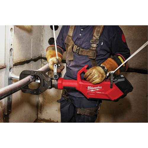 M18 FORCE LOGIC 5” Underground Cable Cutter with Wireless Remote Par Equipment