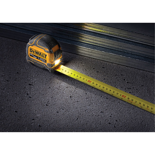 Ruban &agrave; mesurer TOUGHSERIES &agrave; lampe, 26'/8 m, Marques de goujon Imp&eacute;rial & m&eacute;trique Par Equipment