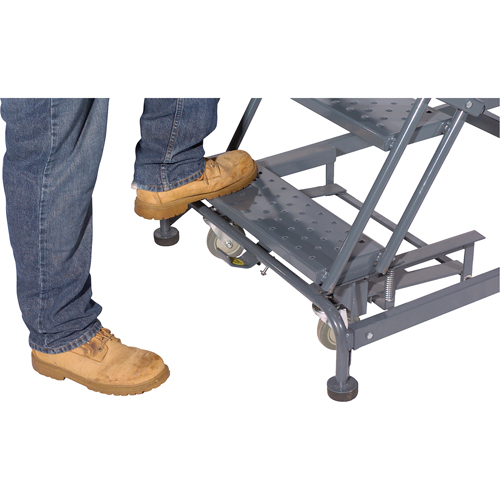&eacute;chelles roulantes avec pied verrouillable activ&eacute; par le poids, 6 marches, Largeur de la marche 24", Hauteur de la plateforme 60", Acier Par Equipment