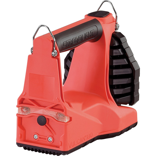 Lanterne multifonctionnelle 180 Vulcan, DEL, 1200 lumens, 5.75 hres de fonctionnement, piles Rechargeable, Compris Par Equipment