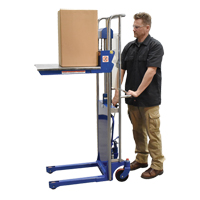 Gerbeur Hefti-Lift, M&eacute;canisme Pompe au pied, Capacit&eacute; de 880 lb, Levage max de 59" Par Equipment
