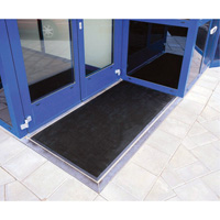 Tapis Gritstop Fingermat, Caoutchouc, Grattoir Type, Motif Textur&eacute;, 2' x 2-2/3', Noir Par Equipment