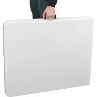 Table se pliant en deux, Rectangulaire, 72" l x 30" la, Poly&eacute;thyl&egrave;ne, Blanc Par Equipment