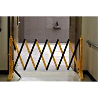 Xpandit Barricade, 36" H x 11.5' L, Black/Yellow Par Equipment