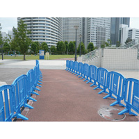 Minit Barricade, Interlocking, 49" L x 39" H, Green SGN479 | Par Equipment