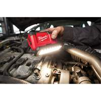 Projecteur &agrave; faisceau large pour entretien et r&eacute;paration avec chargeur USB M12 Rover, DEL, 700 lumens Par Equipment